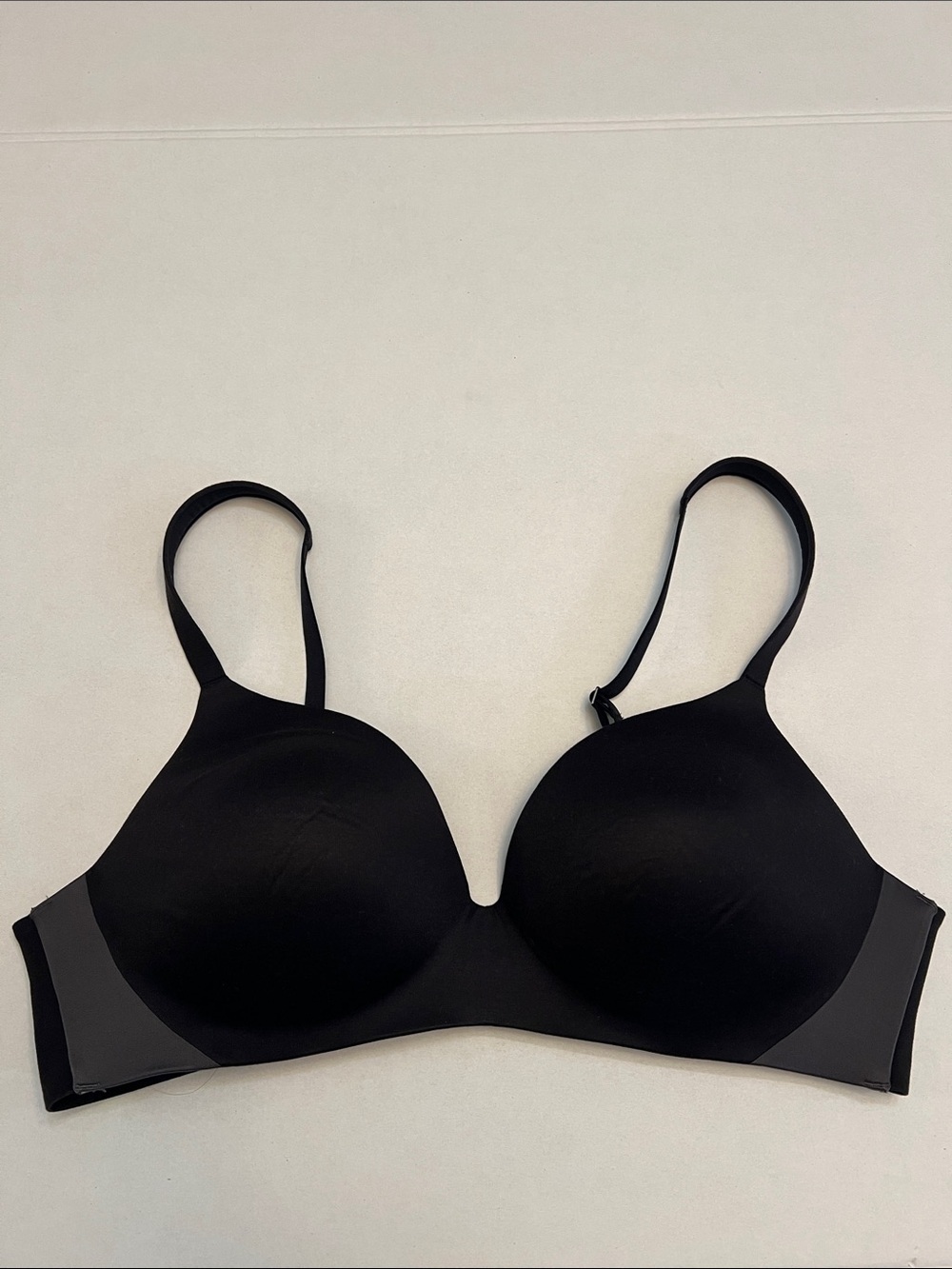 SPANX PILLOW CUP WIRELESS BLACK BRA
SIZE 38B